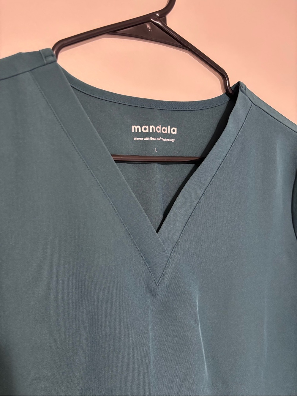 Bundle of 4 Women’s V-Neck Tunic Scrub Top in Blues and Green - Picture 8 of 16